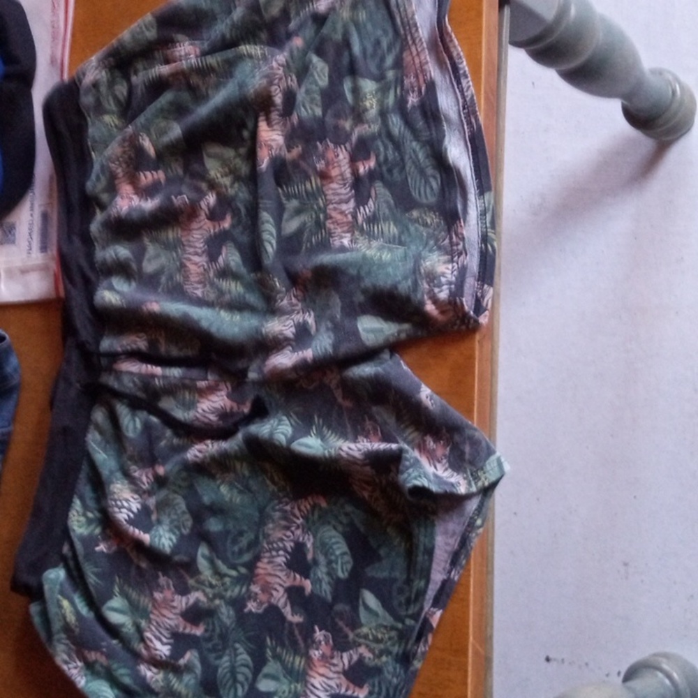 No boundaries XXL tiger print shorts
